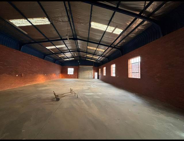 380M² WAREHOUSE TO LET IN WOODHURST